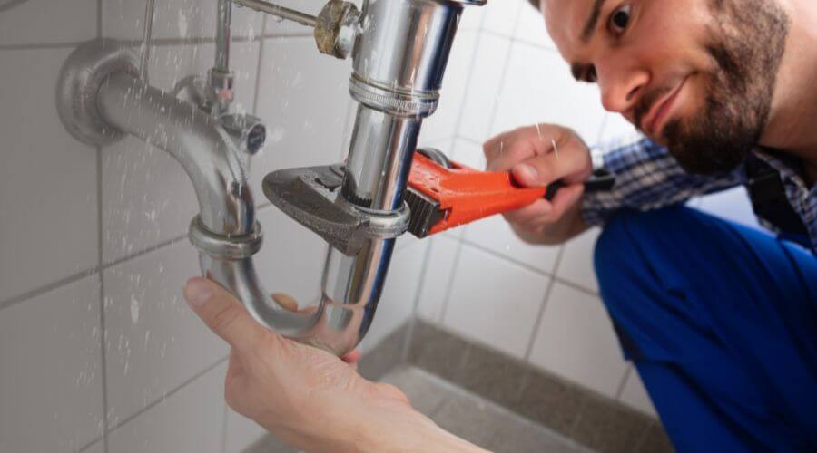 Expert burst pipe repair services in De Kalb, TX